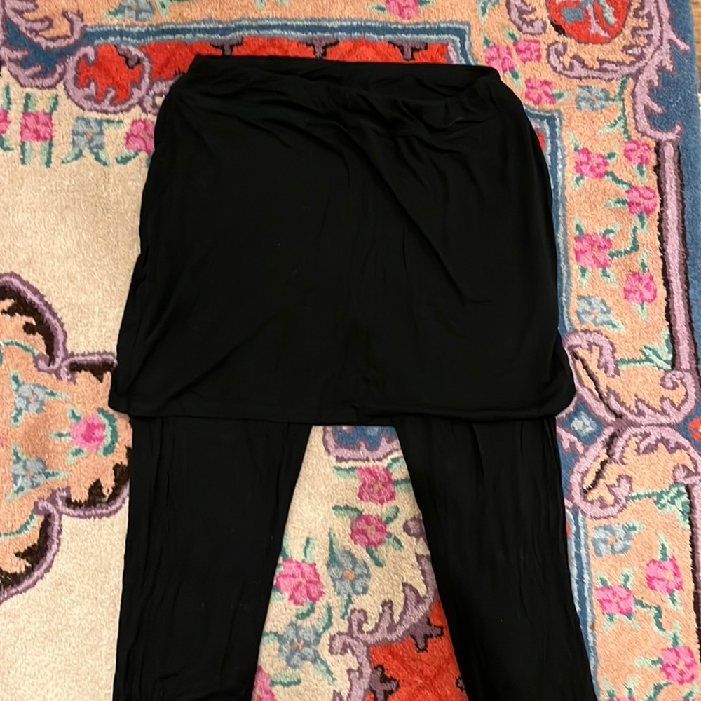 Eileen Fisher leggings with skirt overlay spandex and Lycra black medium